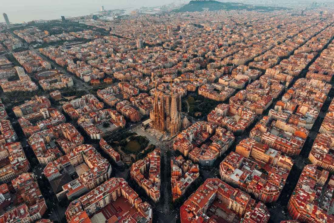 Is it Easy to study a language in Barcelona?